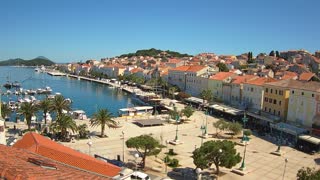 Mali Lošinj, Centrale Square